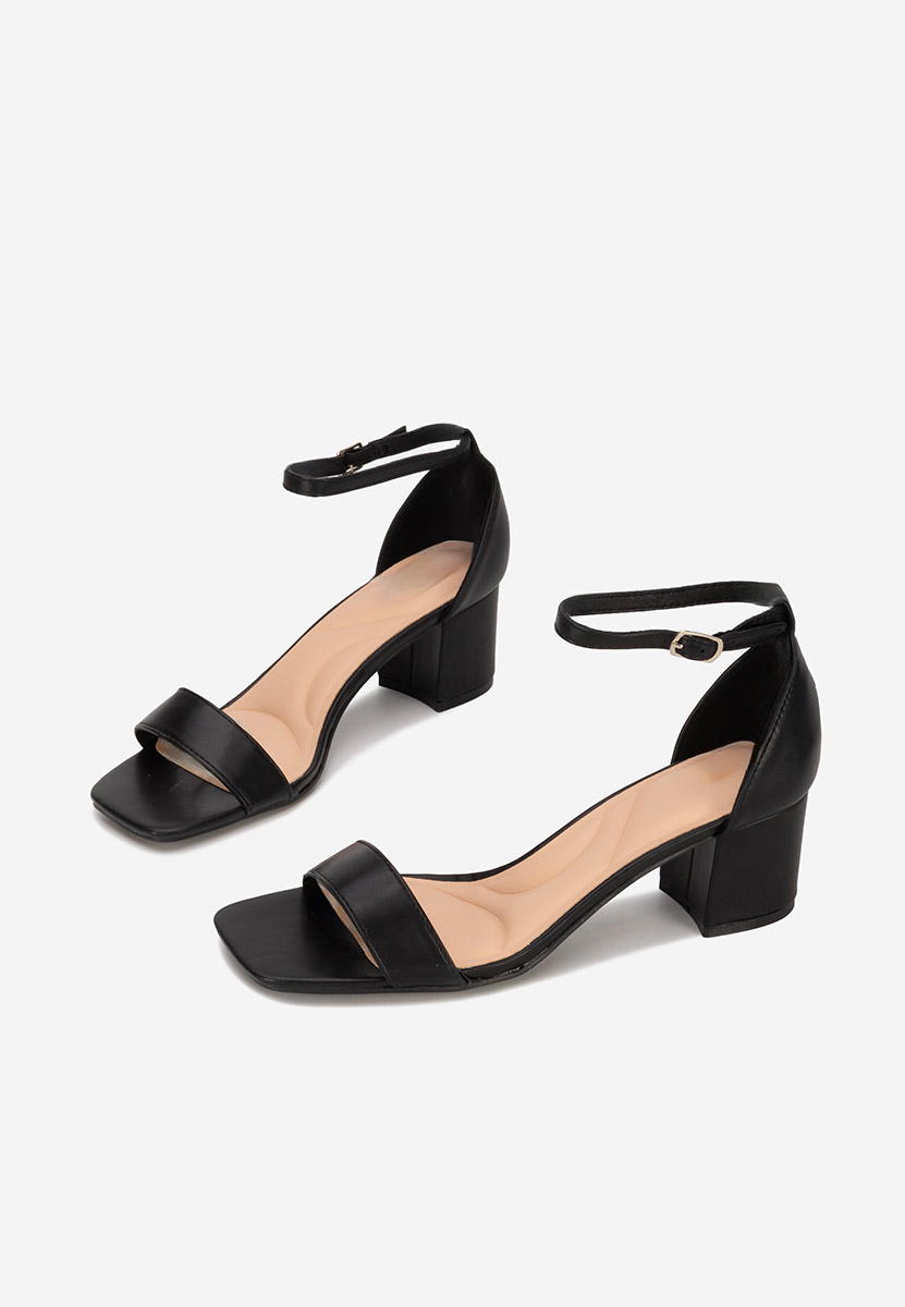 Czarne sandały na słupku Karyssa V2