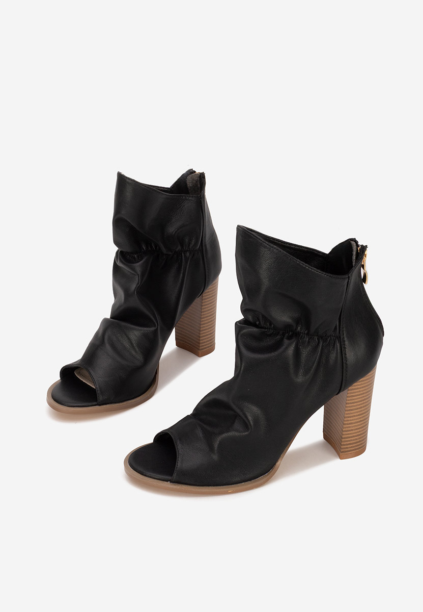 Czarne botki na słupku Jeanelle