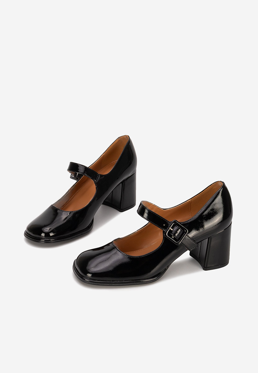 Czarne czółenka na słupku Terresa