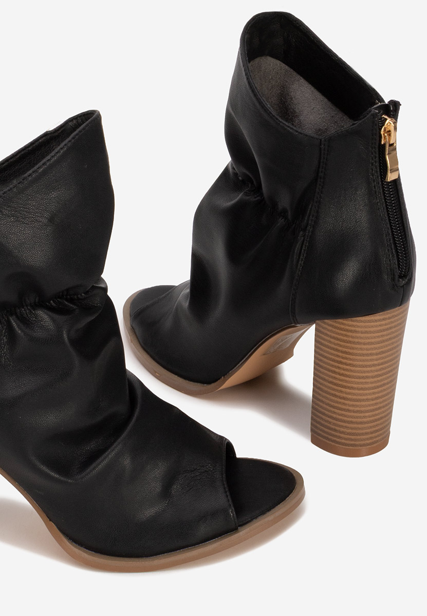 Czarne botki na słupku Jeanelle