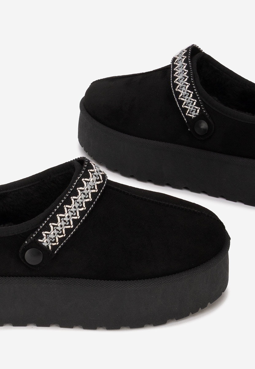 Czarne drewniaki Cristiela