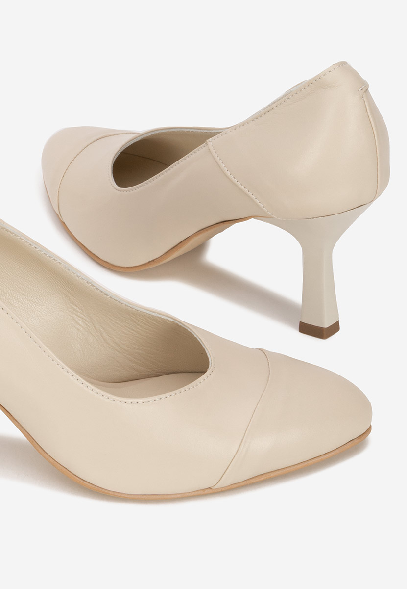 Beżowe czółenka na słupku Colie