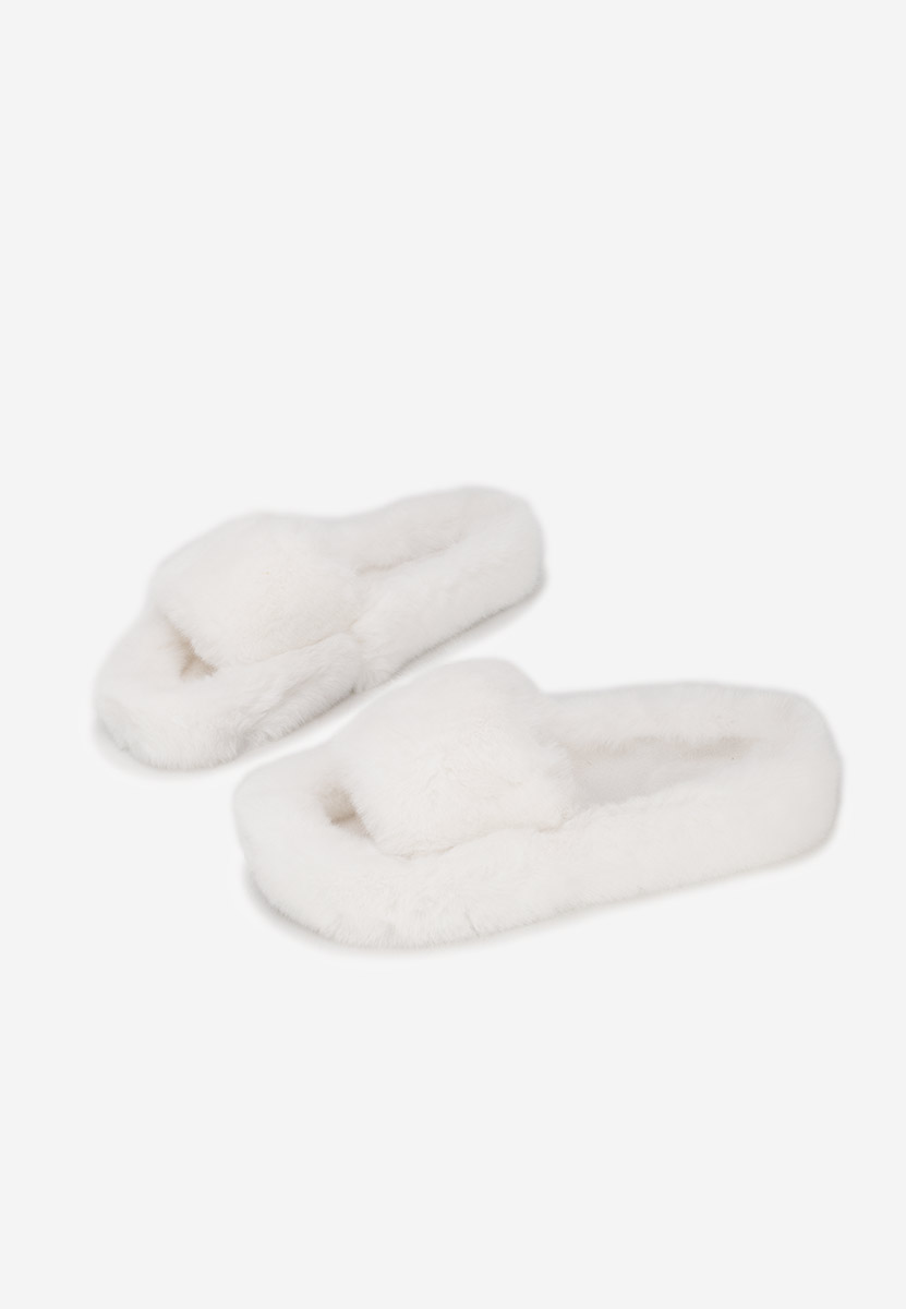 Białe klapki z futerkiem Amalianna