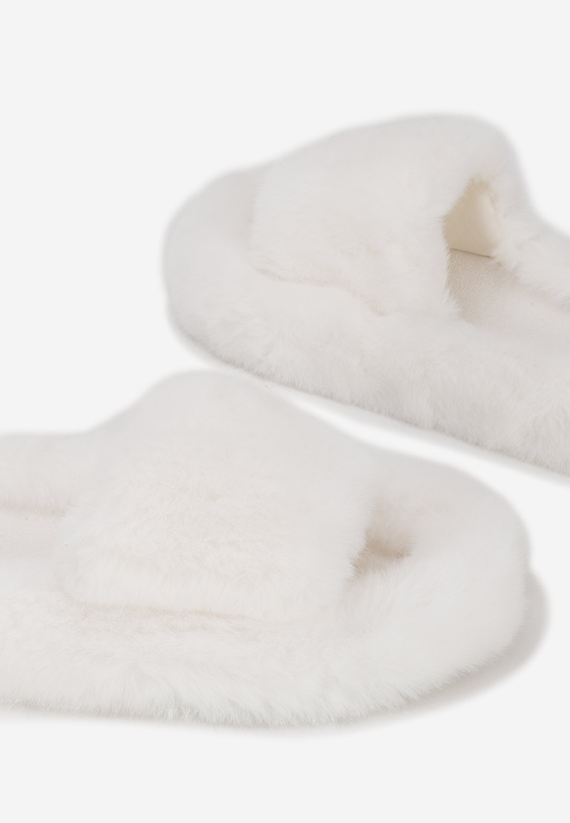 Białe klapki z futerkiem Amalianna