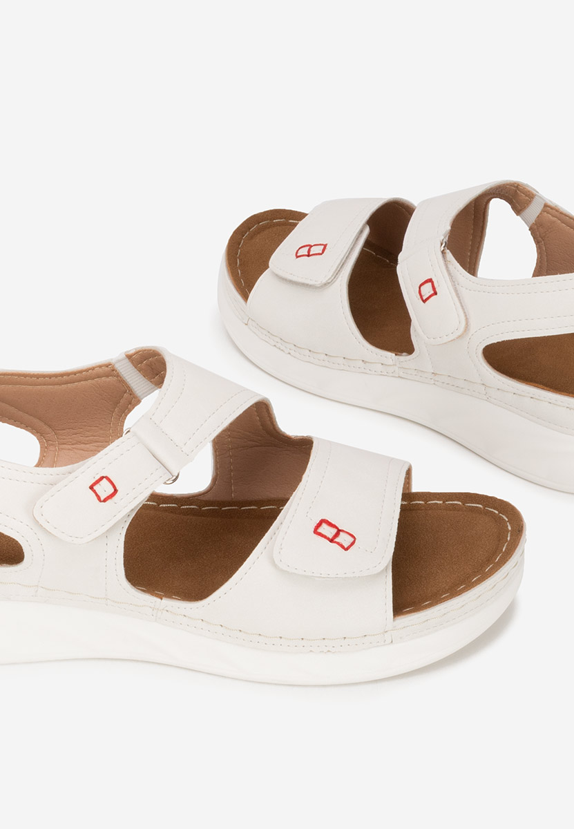 Białe sandały damskie płaskie Metina