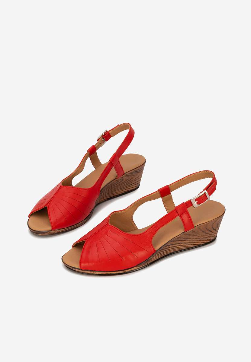 Czerwone sandały na niskim koturnie Lovara