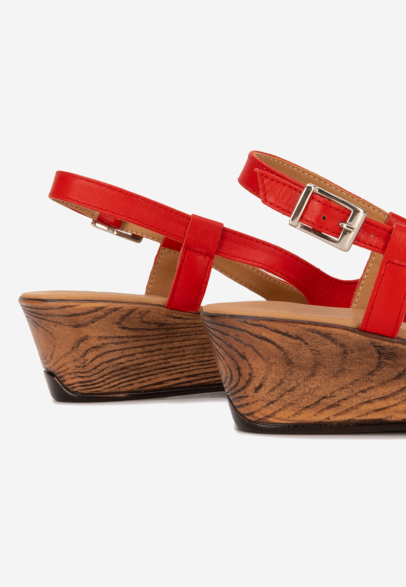 Czerwone sandały na niskim koturnie Lovara