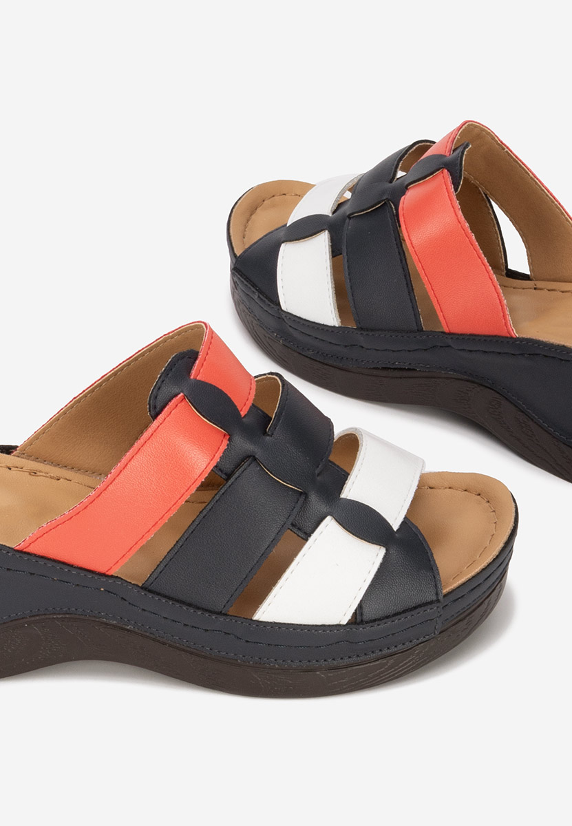 Granatowe klapki na platformie Adryana