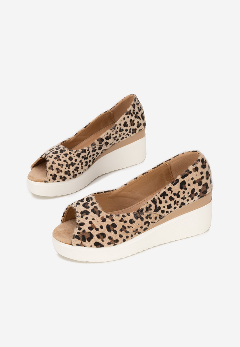 Panterkowe czółenka na koturnie Luannsa