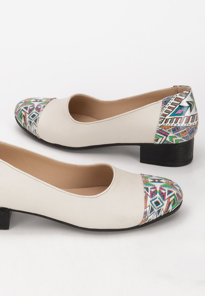 Beżowe czółenka na niskim obcasie Romina V3