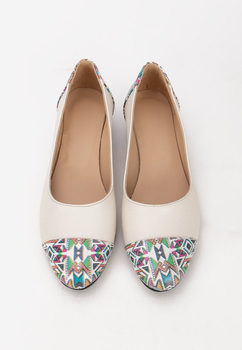 Beżowe czółenka na niskim obcasie Romina V3