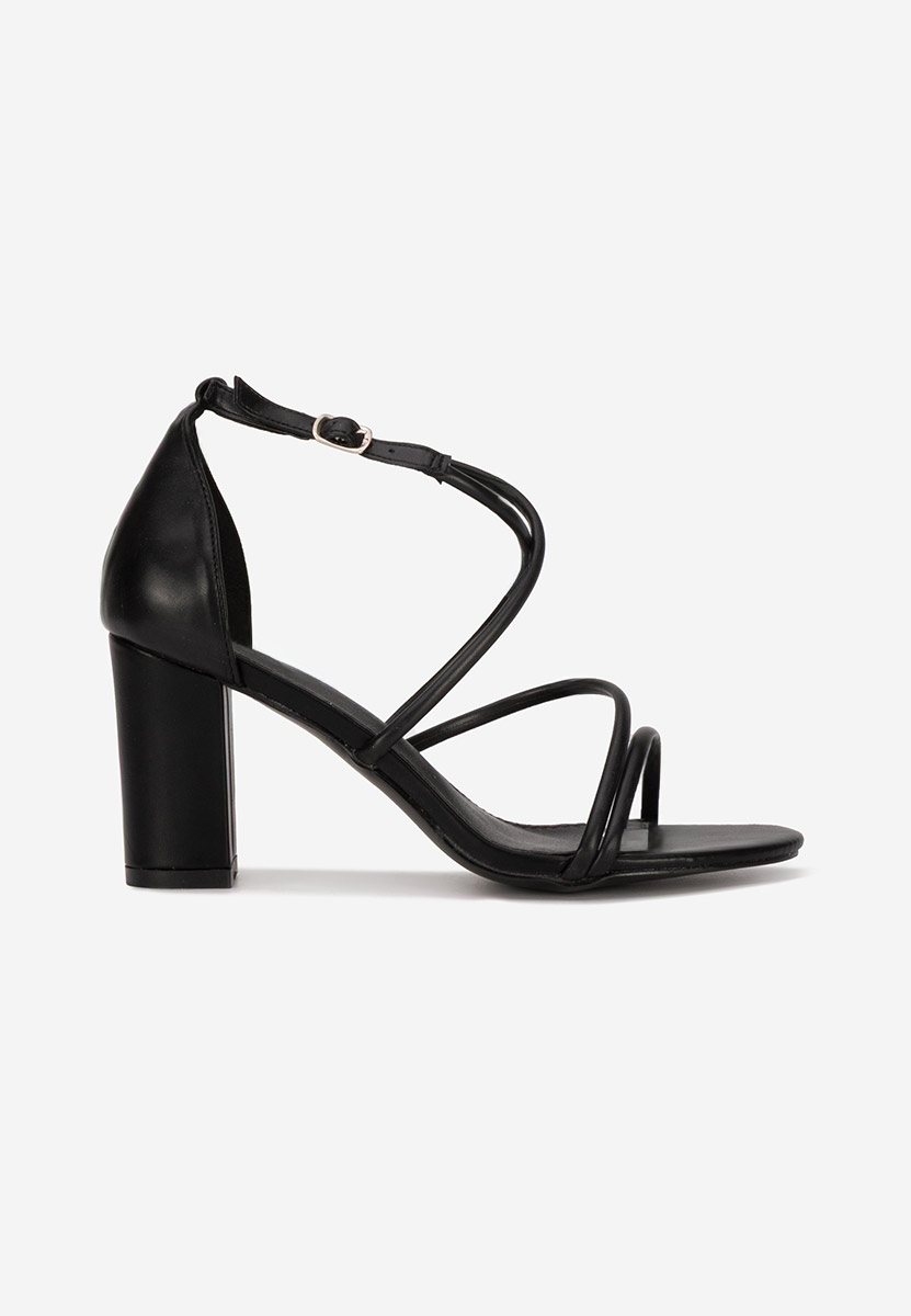 Czarne sandały na słupku Zarila