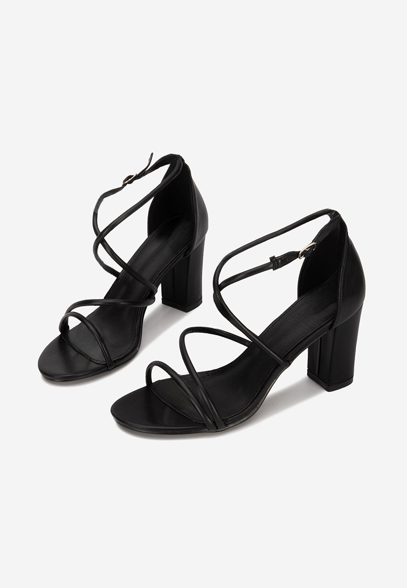 Czarne sandały na słupku Zarila