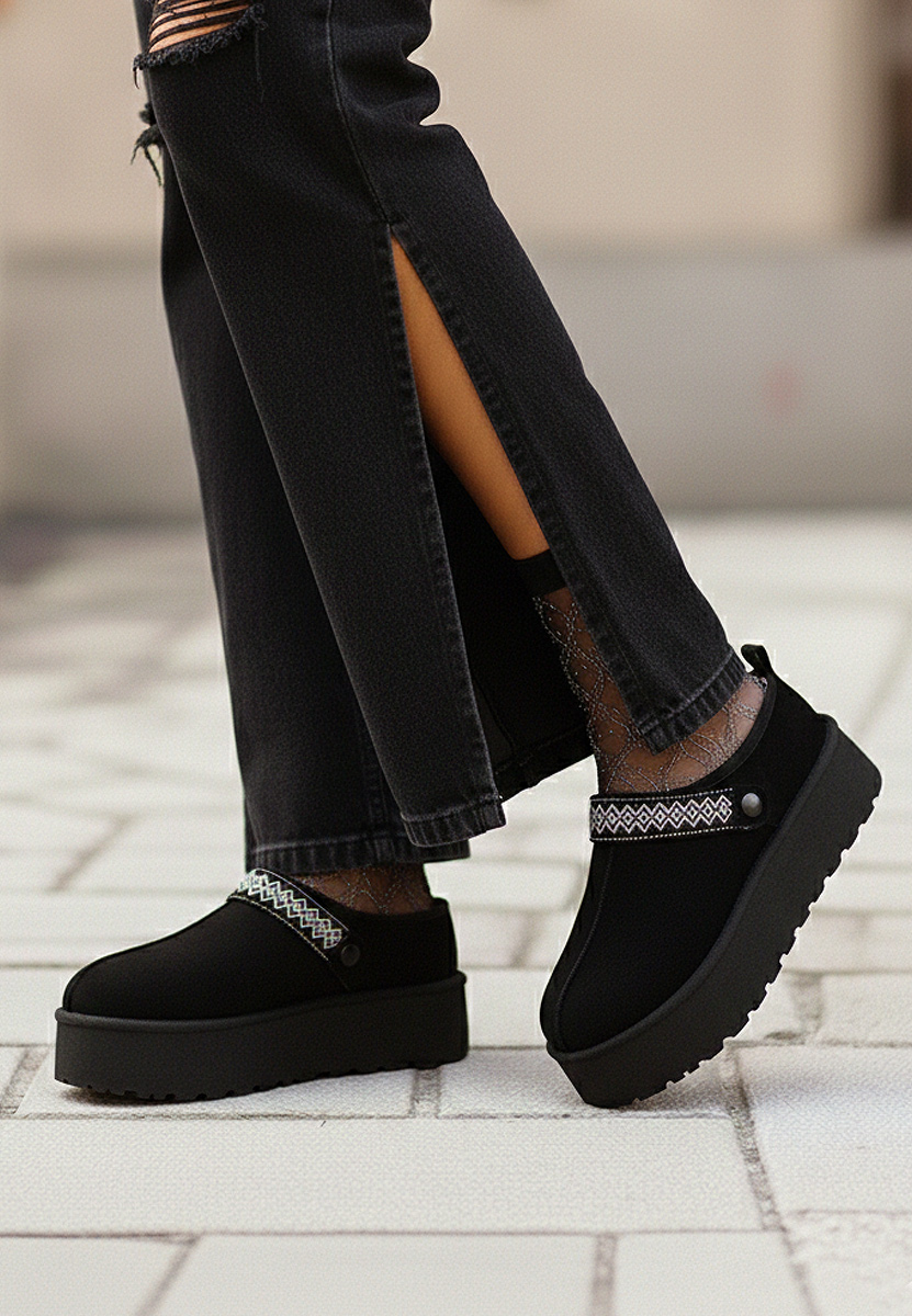 Czarne drewniaki Cristiela