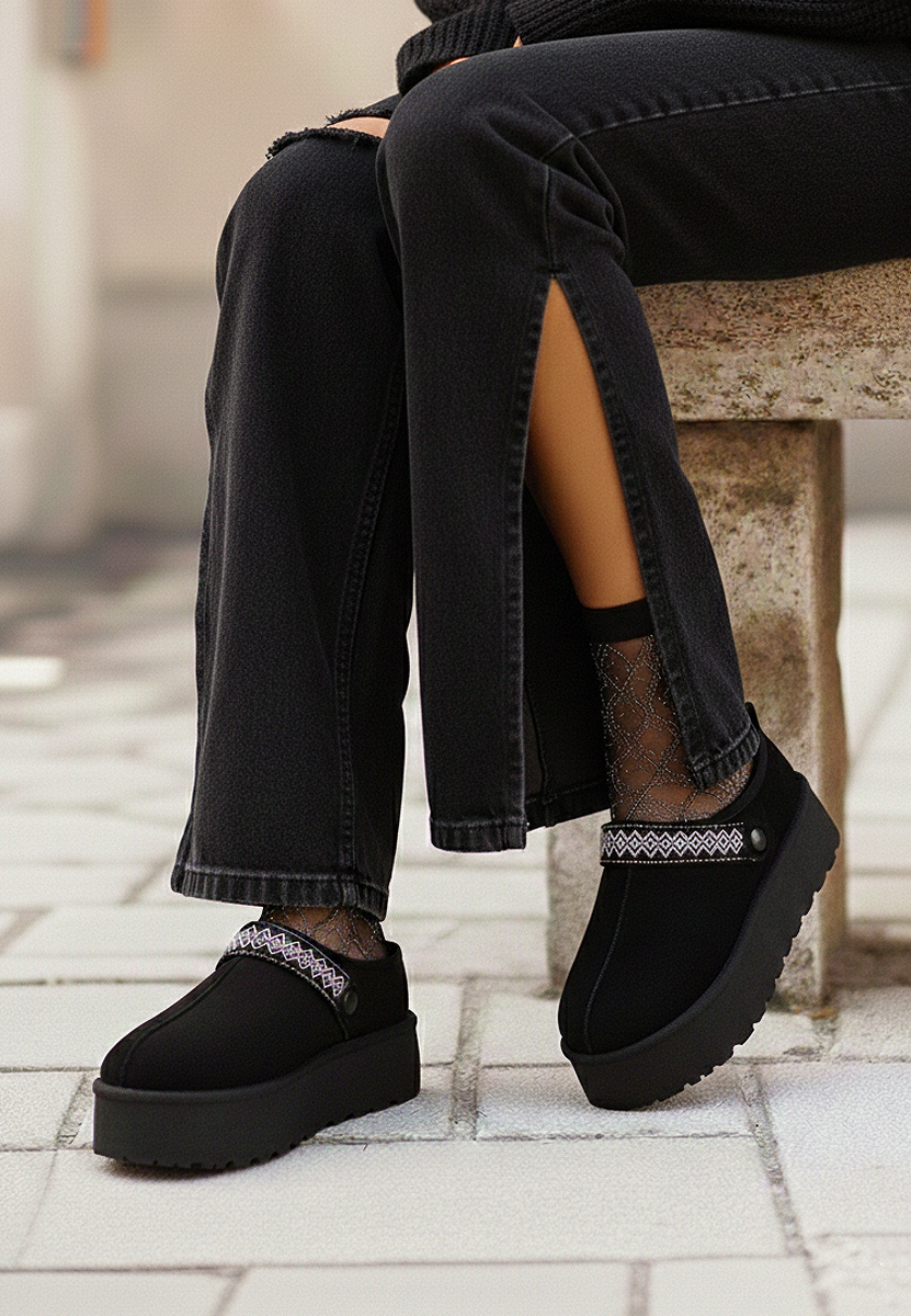 Czarne drewniaki Cristiela