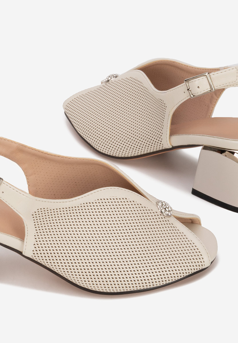 Beżowe sandały na słupku Lacie