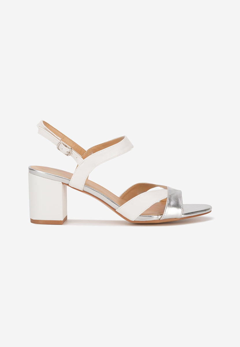 Białe sandały na słupku Marjana