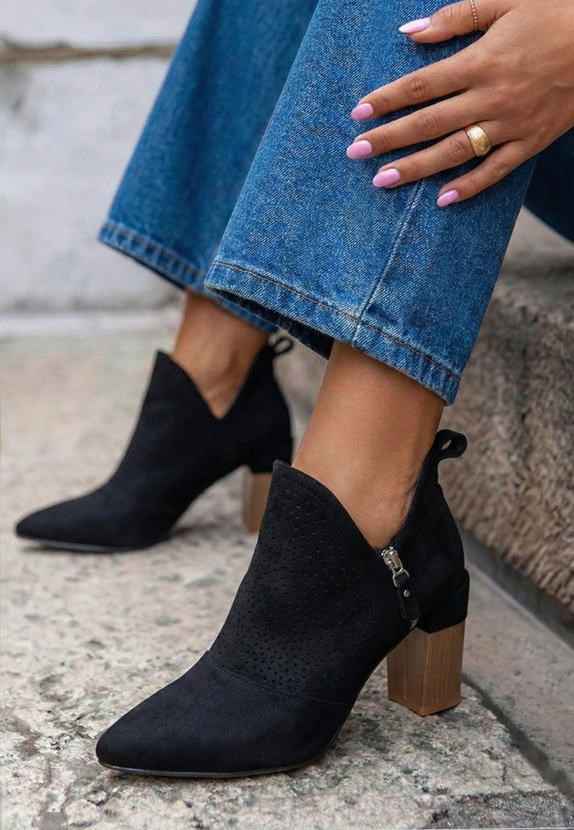 Czarne botki ażurowe Lopera