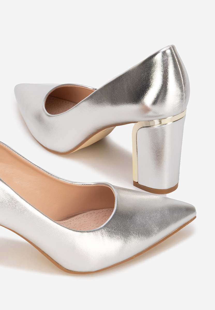 Srebrne czółenka na słupku Geoanaa