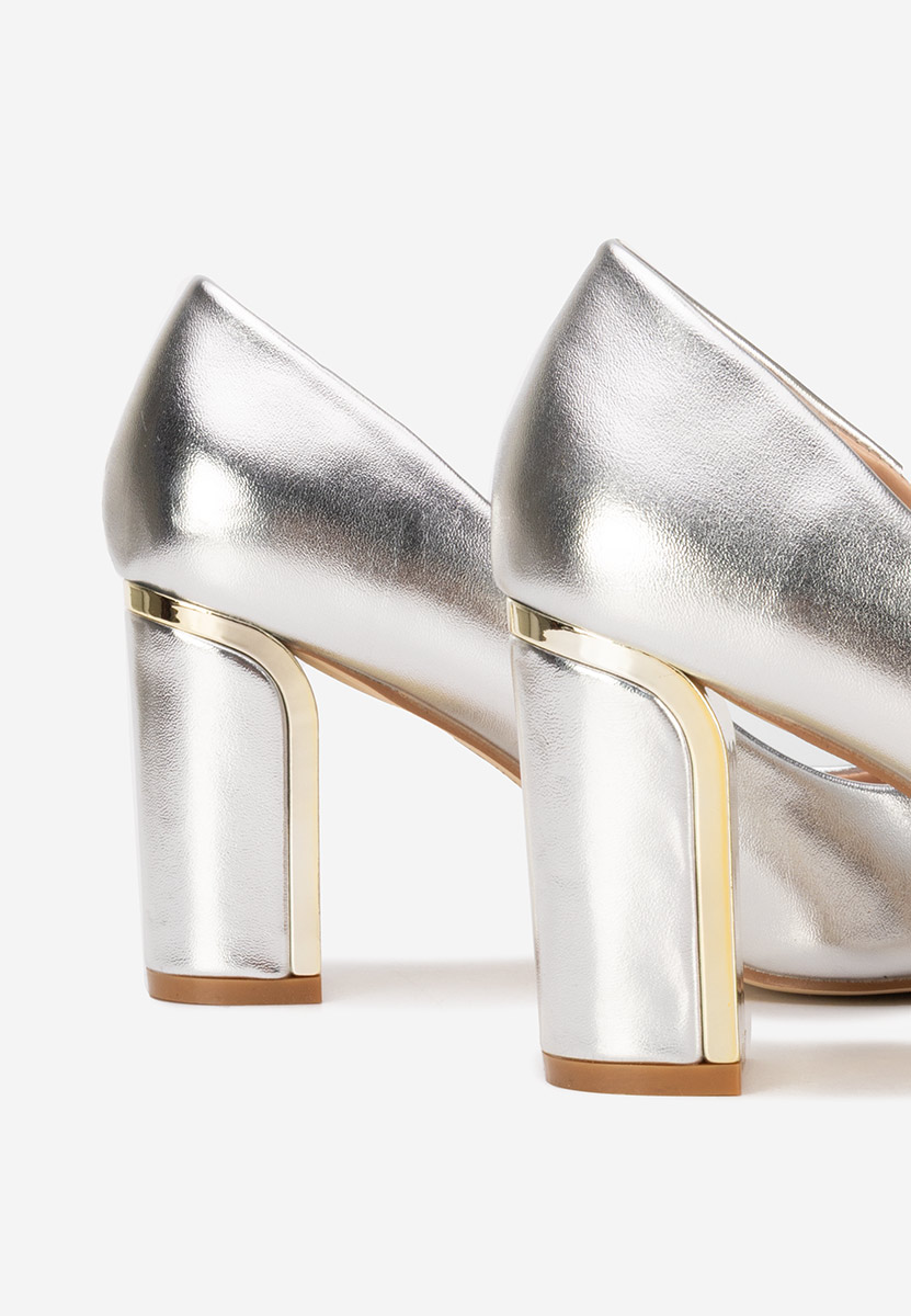 Srebrne czółenka na słupku Geoanaa