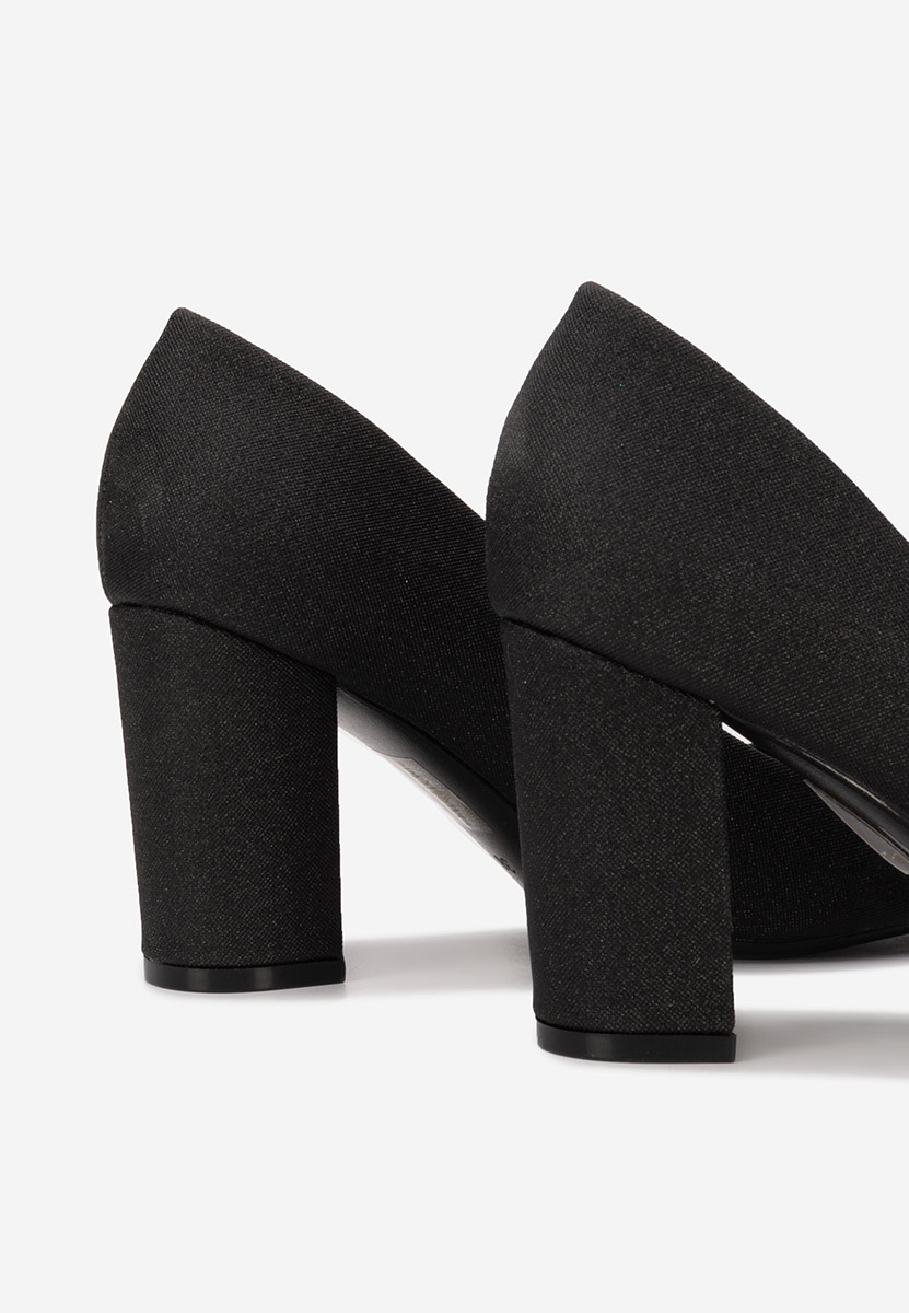 Czarne czółenka na słupku Sineva