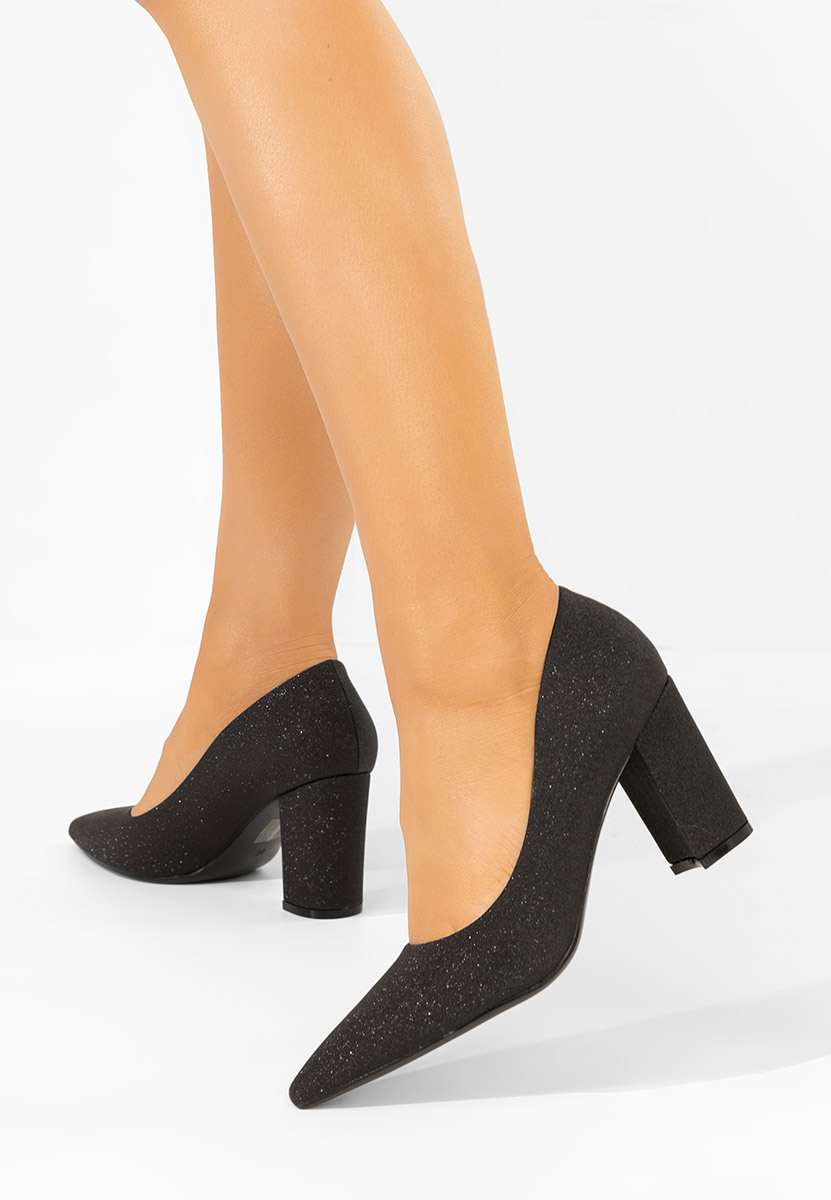 Czarne czółenka na słupku Sineva