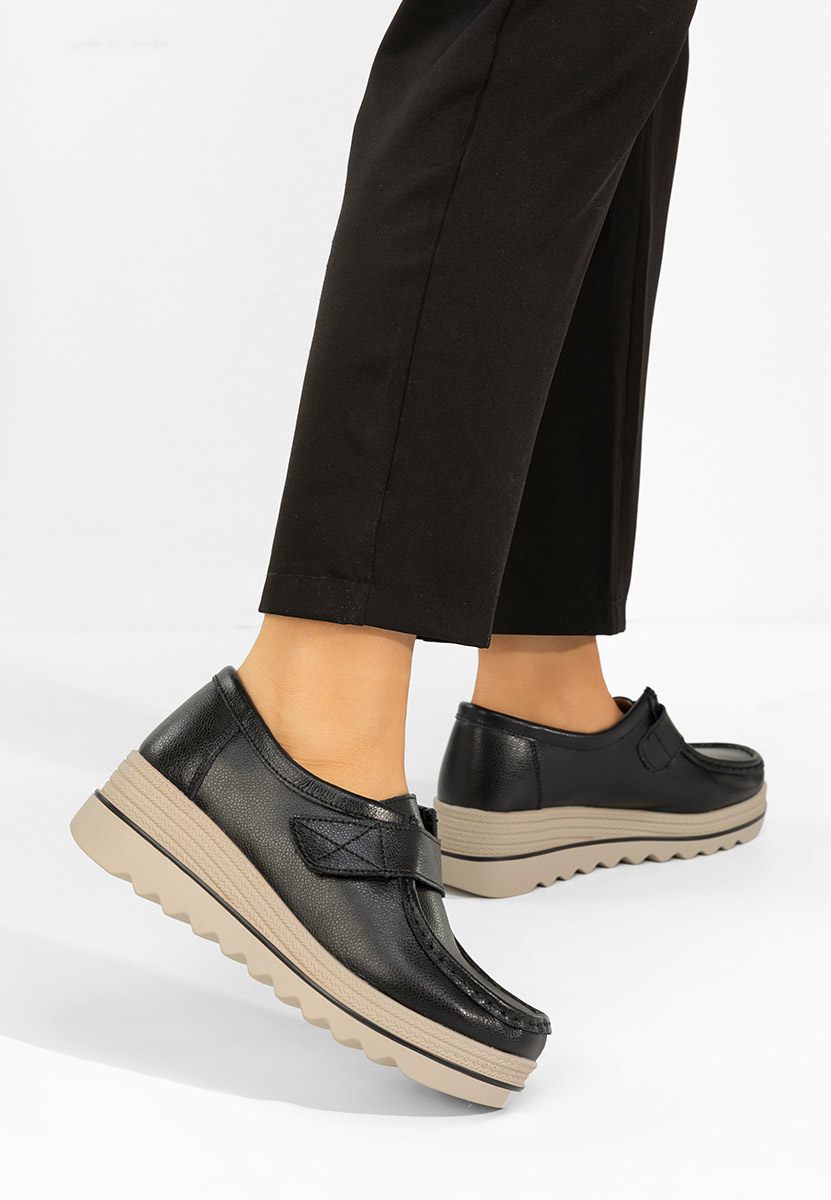 Czarne mokasyny na koturnie Hanina