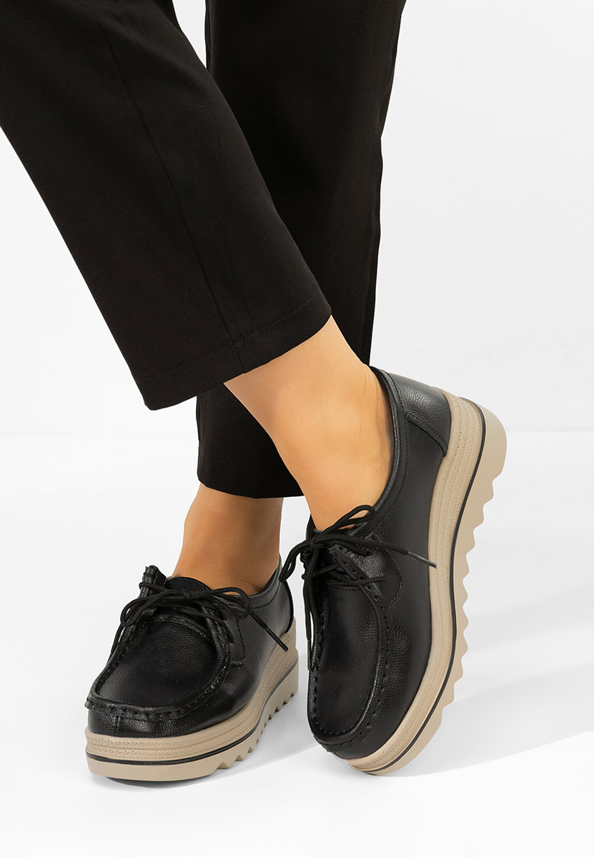 Czarne mokasyny na koturnie Evelinia