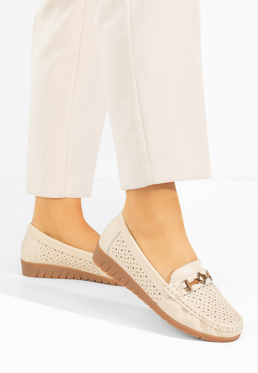 Beżowe mokasyny damskie Cristella