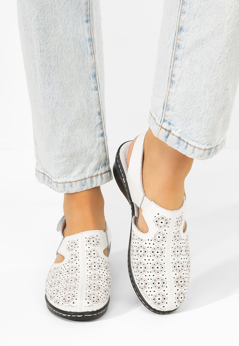 Białe czółenka bez pięt Ofelya