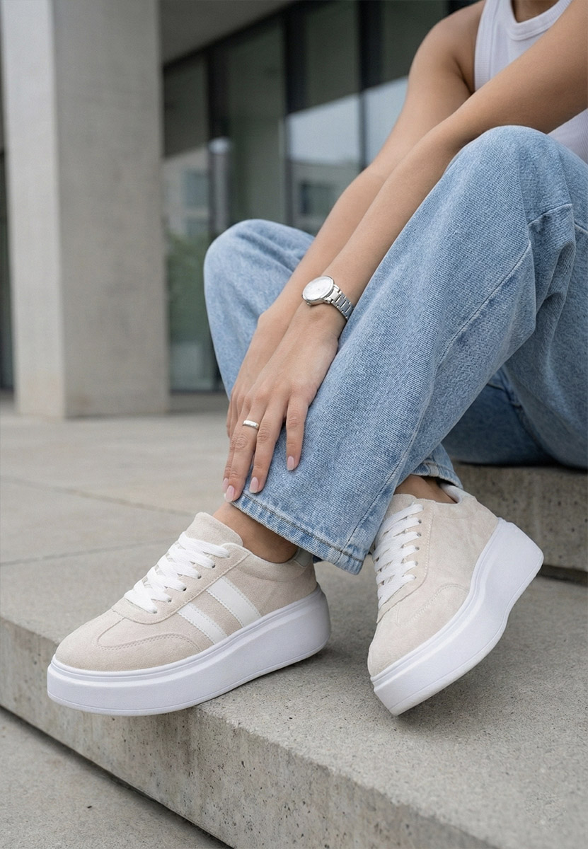 Beżowe sneakersy na platformie Semana