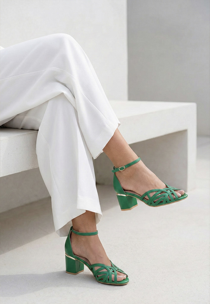 Zielone sandały na słupku Luigina