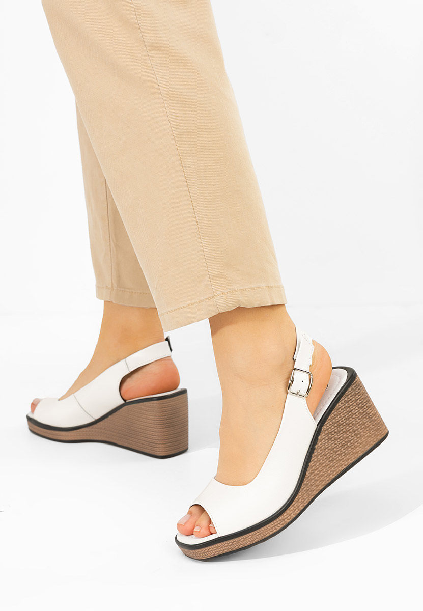 Białe sandały na koturnie skórzane Samiria