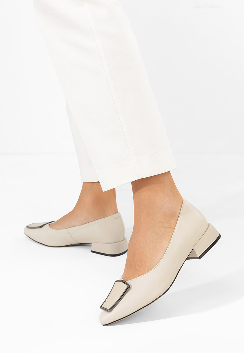 Beżowe czółenka na niskim obcasie Darila