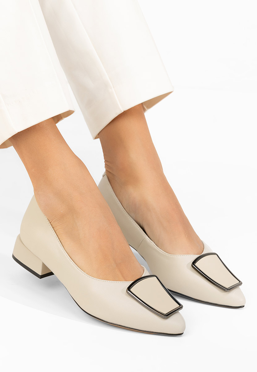 Beżowe czółenka na niskim obcasie Darila