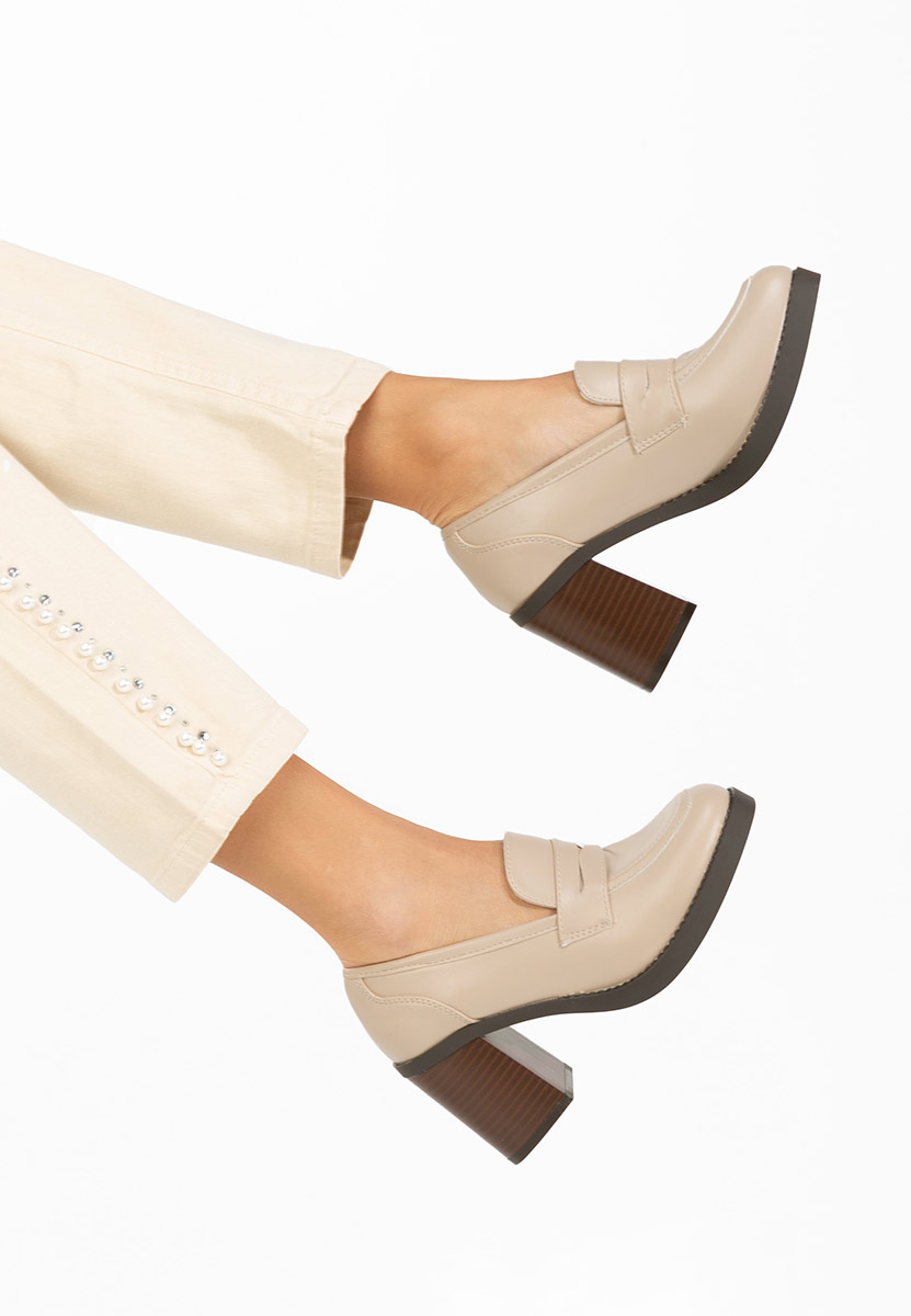 Beżowe mokasyny na słupku Zenova