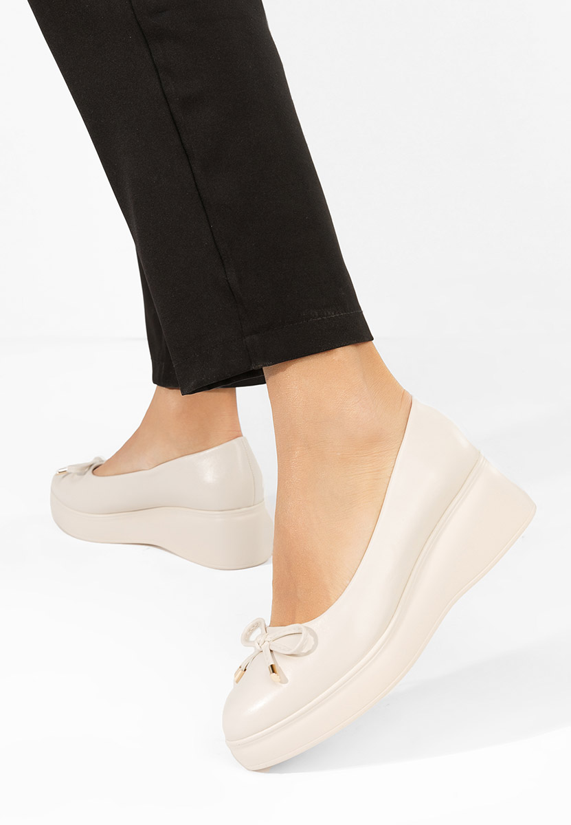 Beżowe czółenka na platformie Olmaria