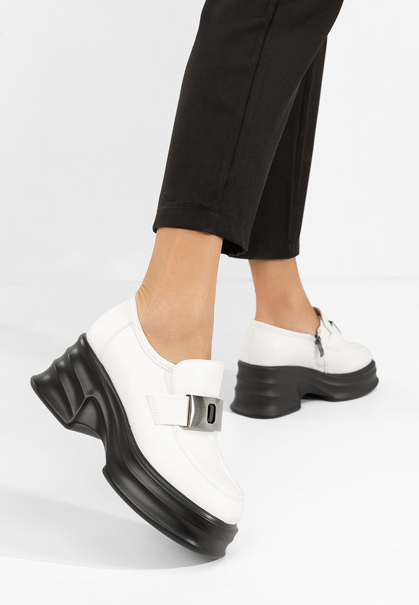 Białe mokasyny na słupku Esmara