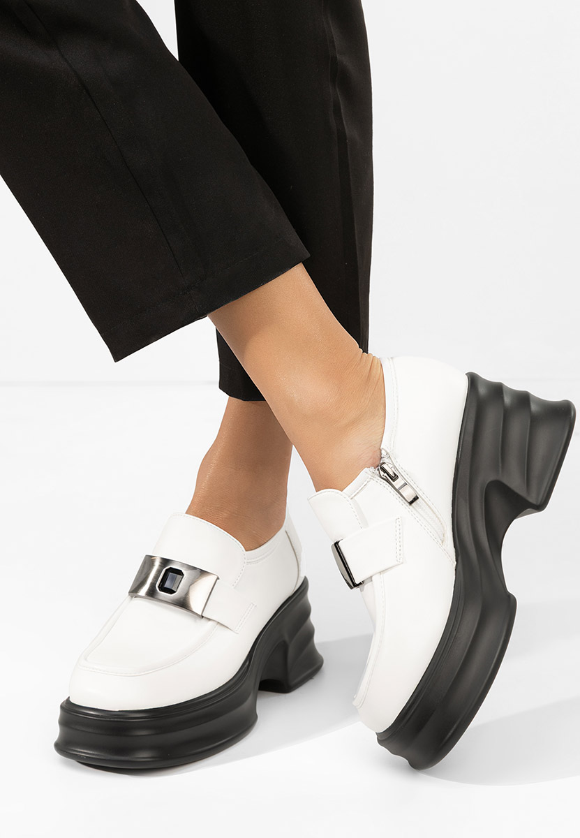 Białe mokasyny na słupku Esmara