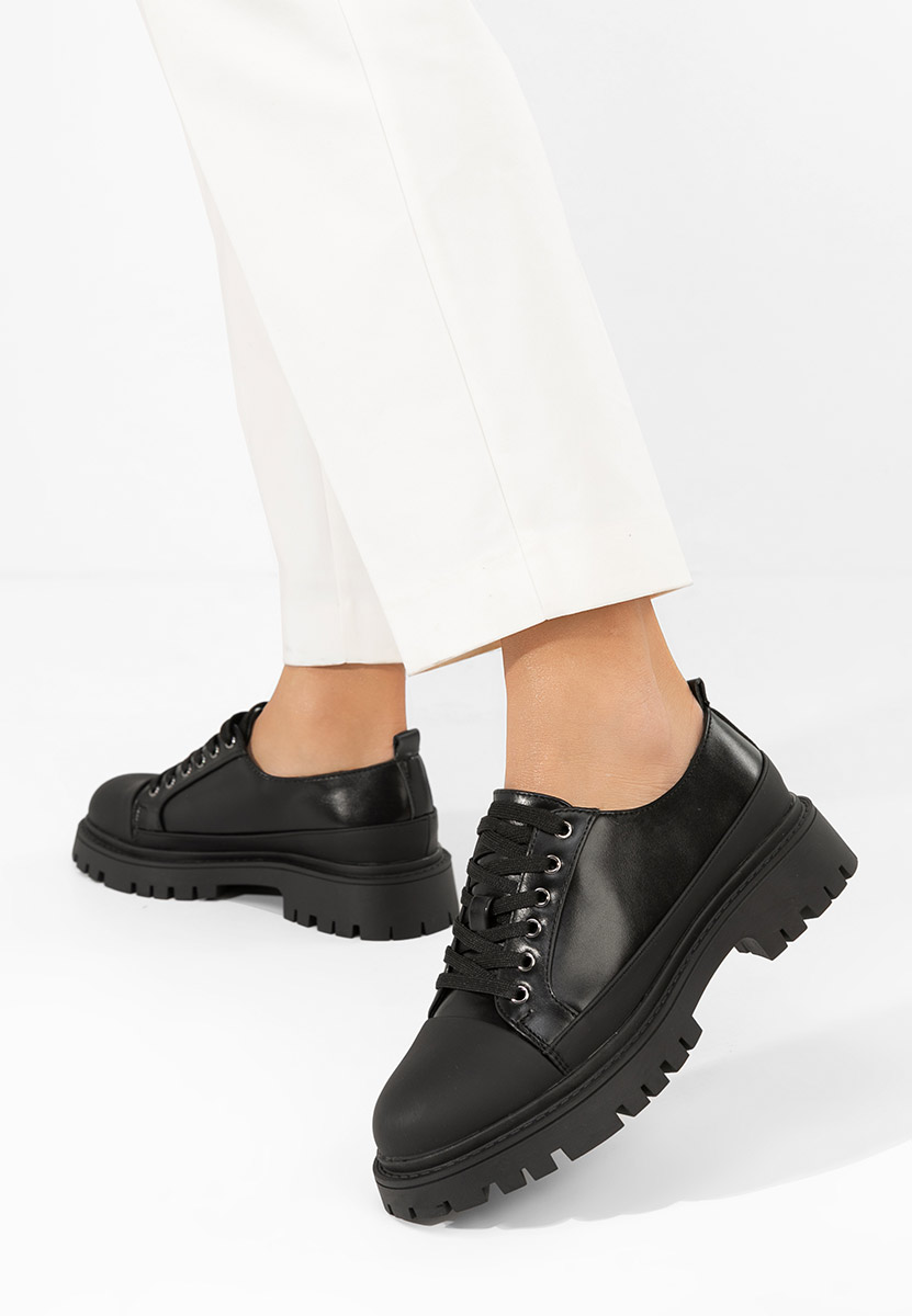 Czarne półbuty damskie Sivelia