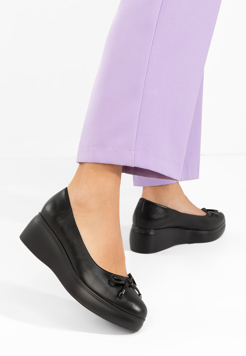 Czarne czółenka na platformie Olmaria