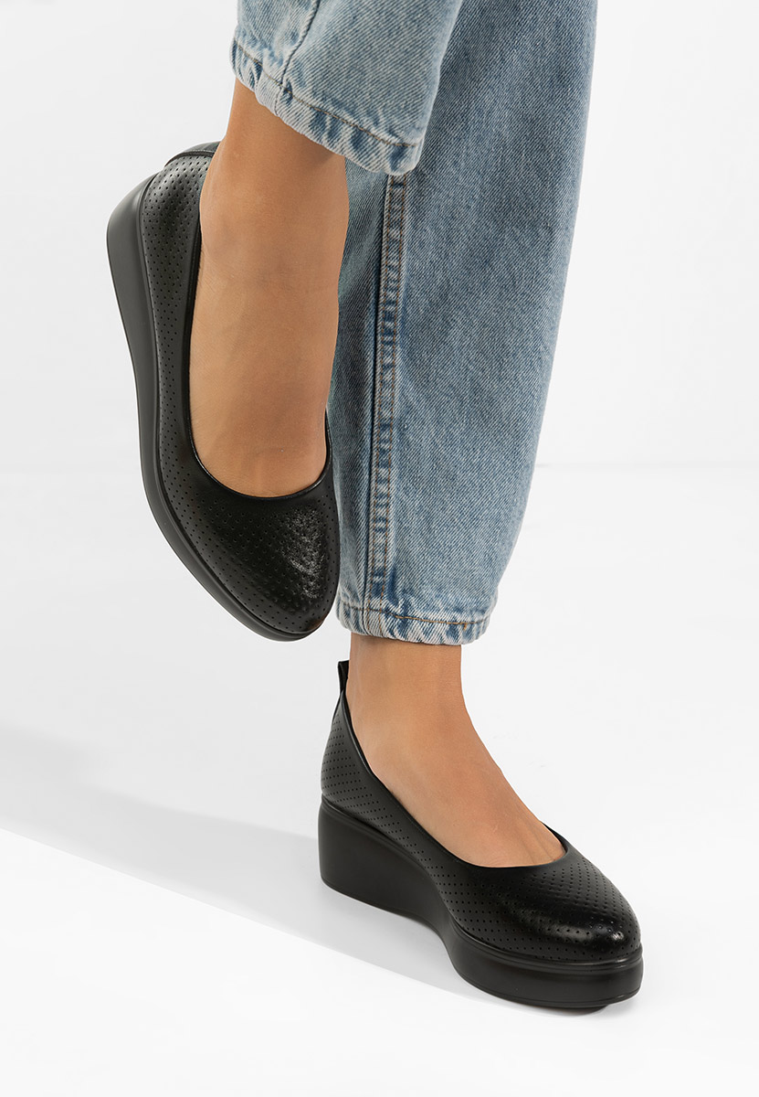 Czarne czółenka na platformie Danetia