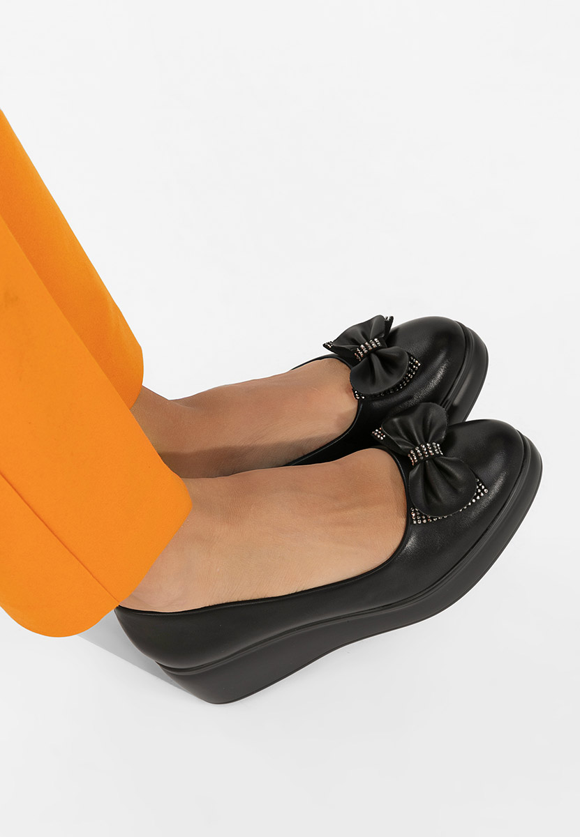 Czarne czółenka na platformie Liliane