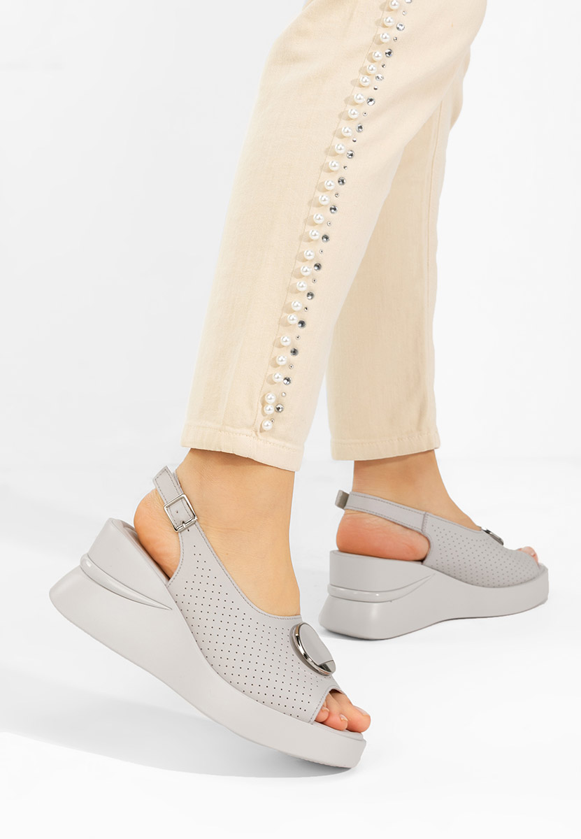 Szare sandały na koturnie skórzane Zinalia