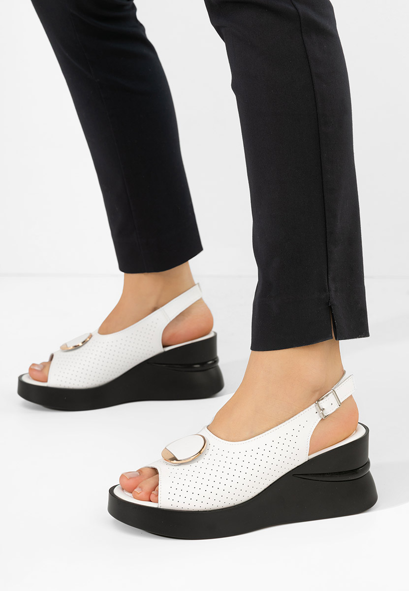 Białe sandały na koturnie skórzane Zinalia