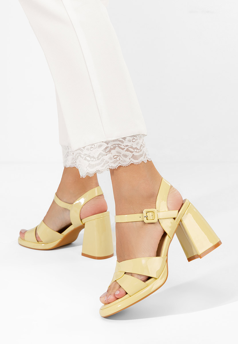 Żółte sandały na słupku Lorenda