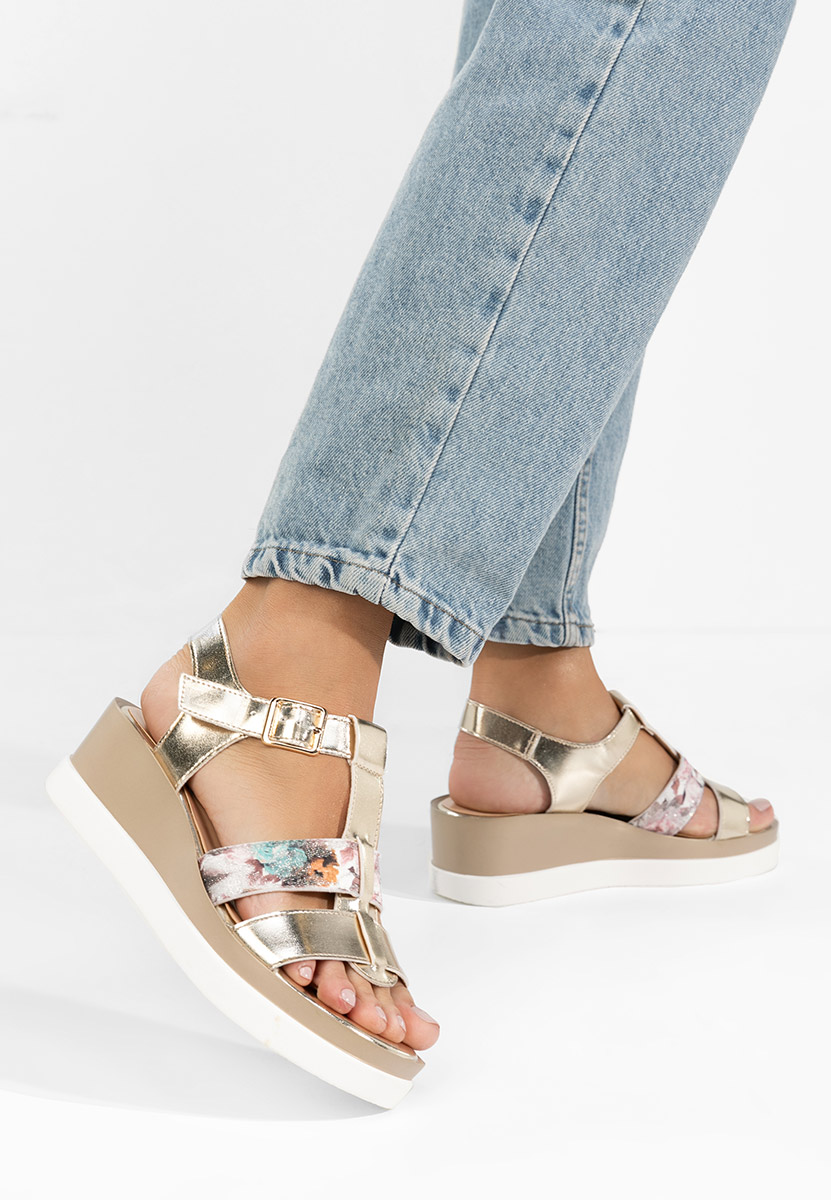 Złote sandały na koturnie Anastasis