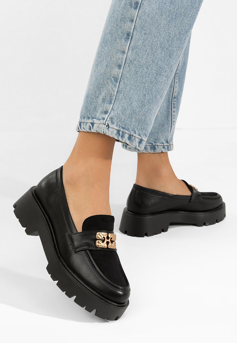 Czarne mokasyny na grubej podeszwie Karamela