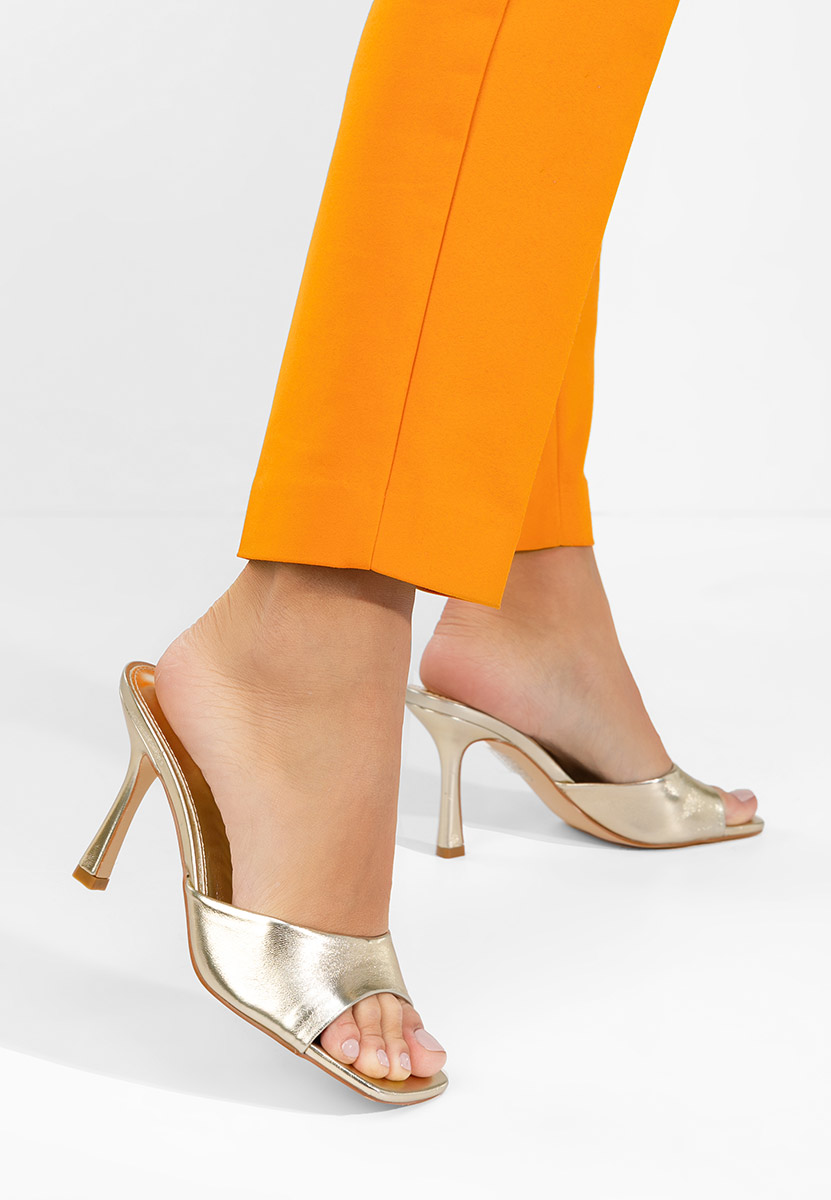 Złote klapki na obcasie Elseia