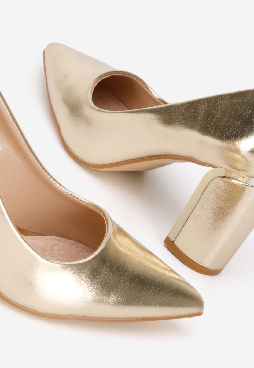 Złote czółenka na słupku Geoana